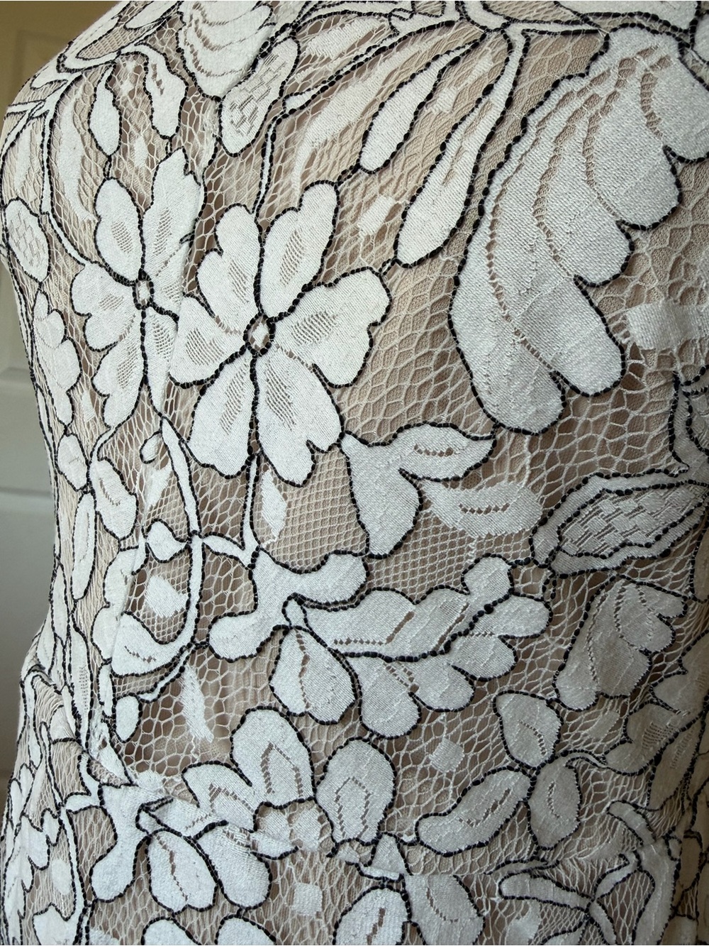 Elegant White Lace Overlay Sheath Dress Size M - Picture 3 of 4